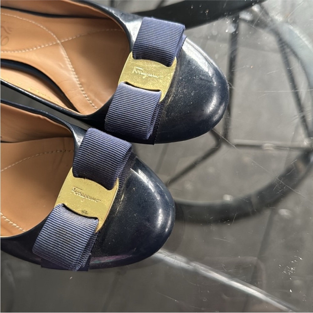 Salvatore Ferragamo Blue Patent Leather Flats with Bow - Picture 2 of 8